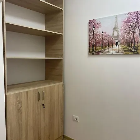Reina Aparthotel Tirana
