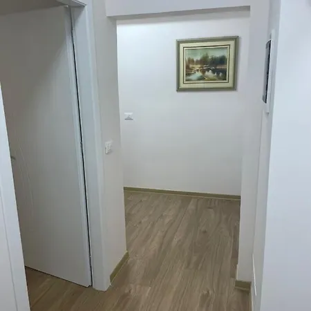 Reina Aparthotel *