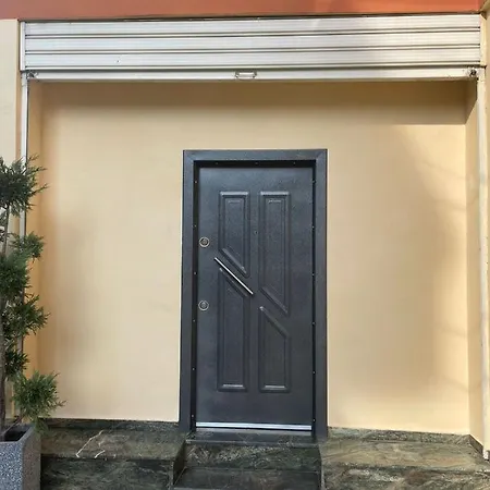 Reina Aparthotel