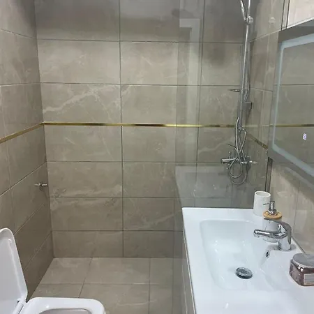 Reina Aparthotel